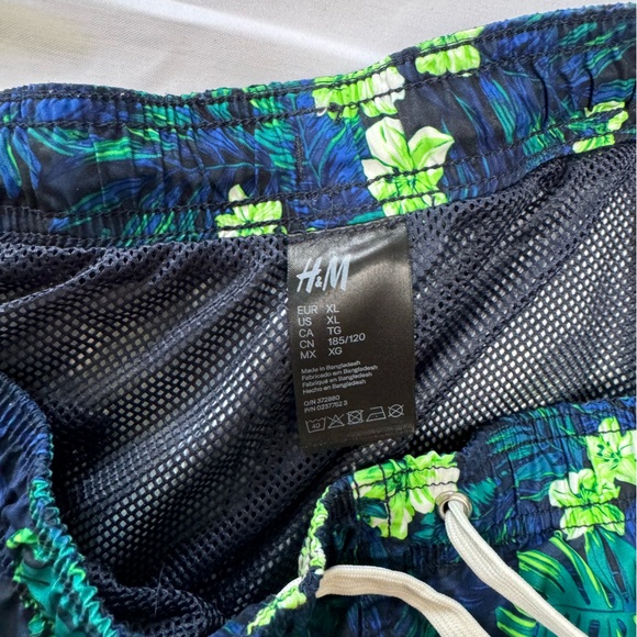 Short length bathing suit. - Picture 3 of 3